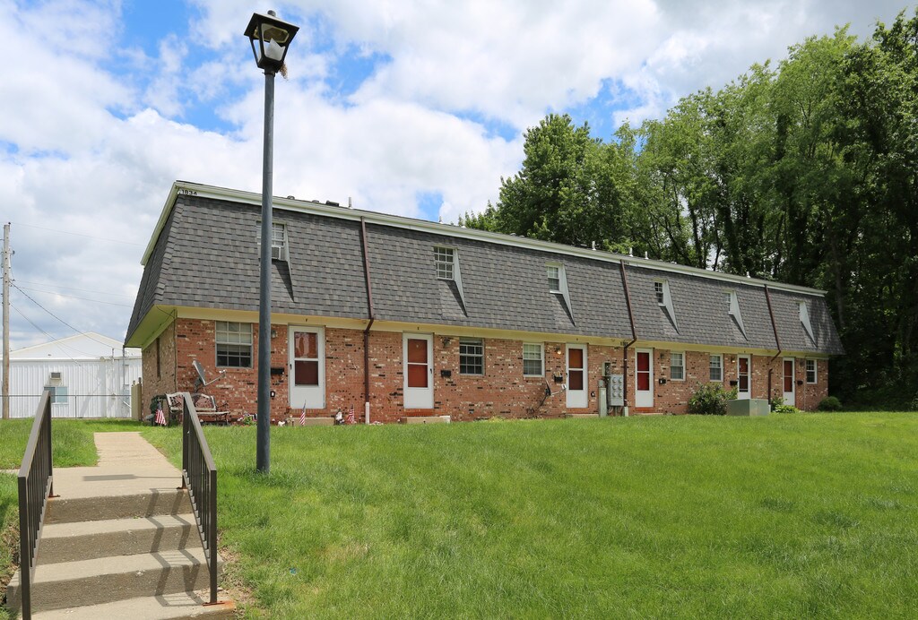 Kingswood Townhouses Apartments in Massillon, OH