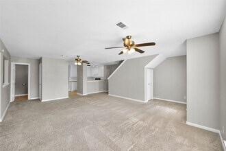 187 Binnacle Ct in Willis, TX - Foto de edificio - Building Photo