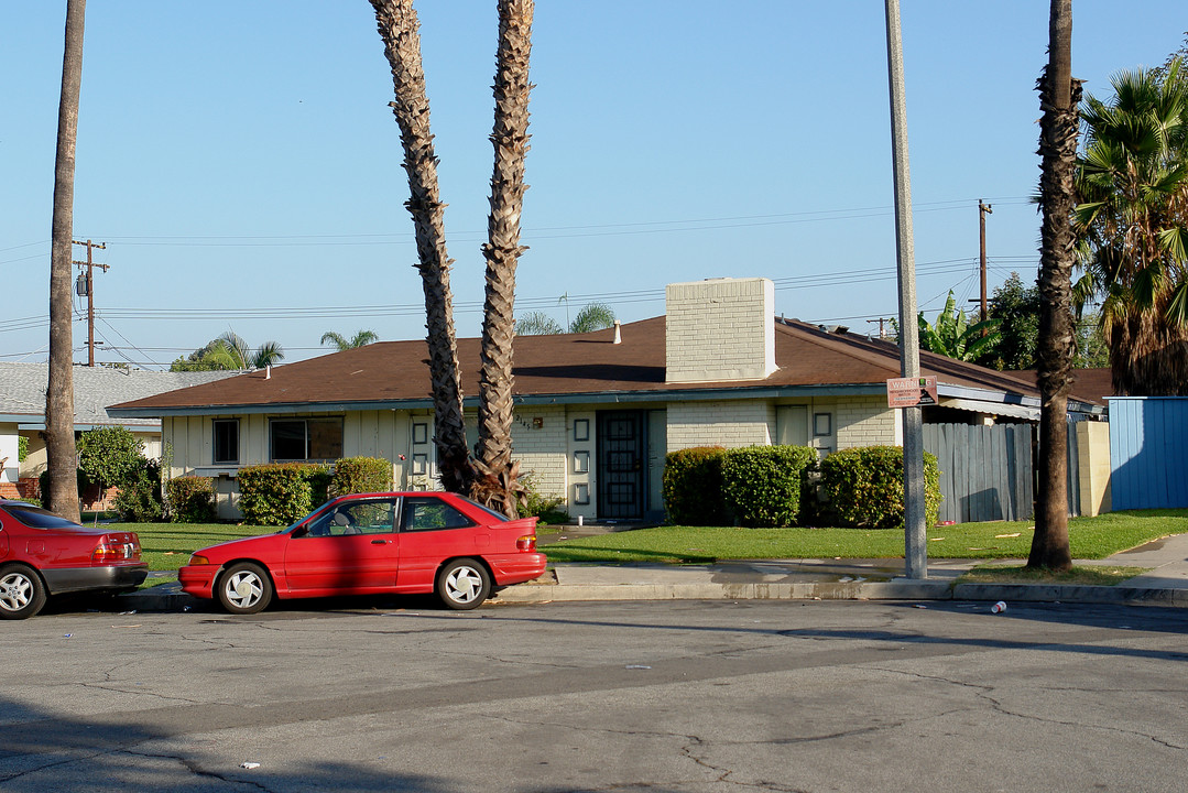 2145 E Almont Ave in Anaheim, CA - Building Photo