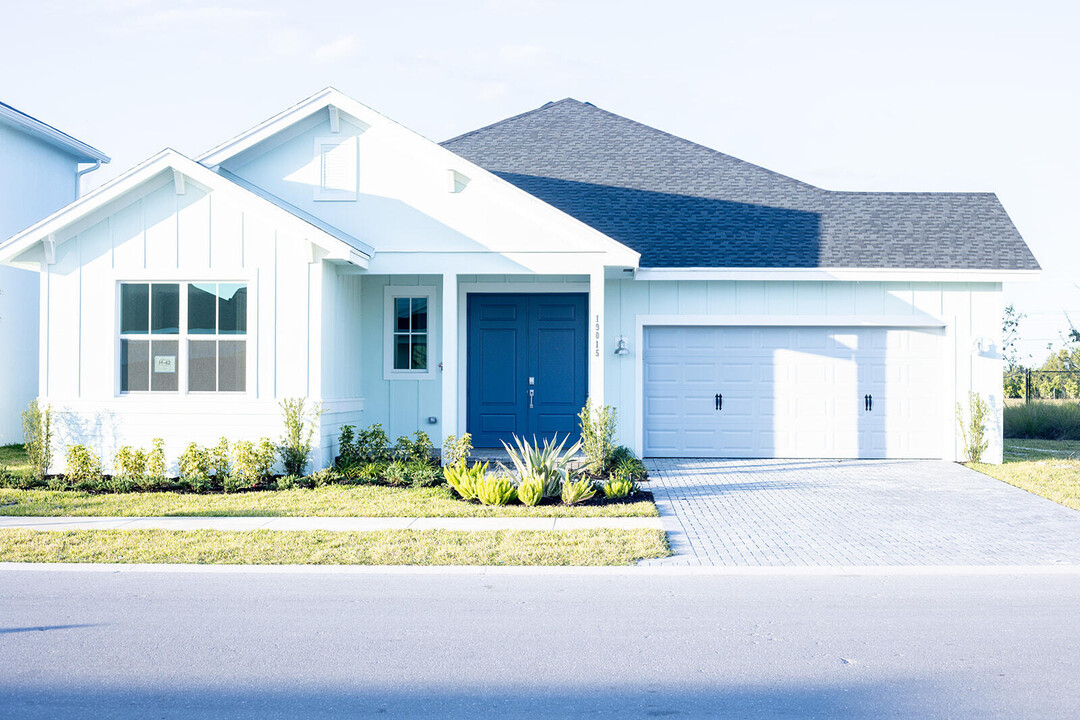 19015 Wood Stork Wy in Loxahatchee, FL - Building Photo