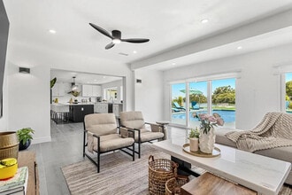 650 69th Ave S in St. Petersburg, FL - Building Photo - Building Photo