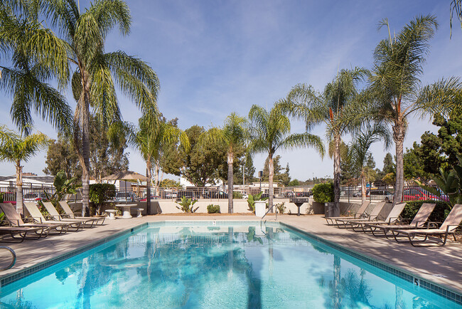 Canyon Run Apartments in El Cajon, CA - Foto de edificio - Building Photo