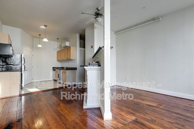 property at 1321 1/2 E Main St