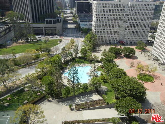 800 W 1st St in Los Angeles, CA - Building Photo - Building Photo