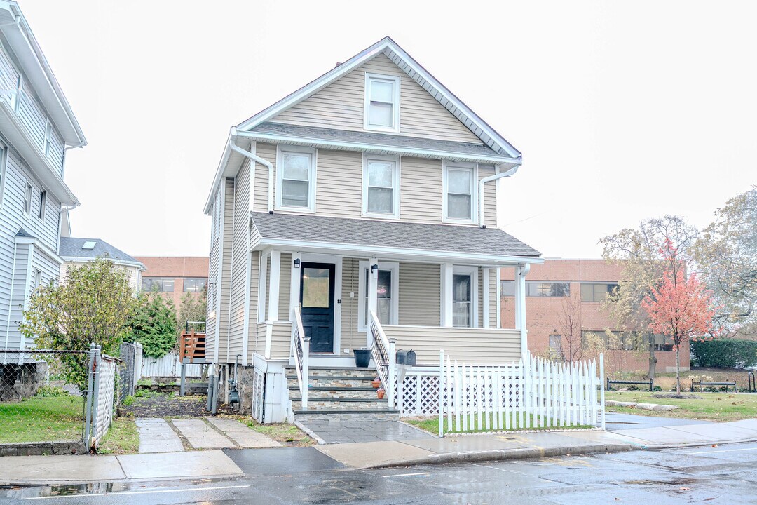 11 Burritt Ave in Norwalk, CT - Building Photo