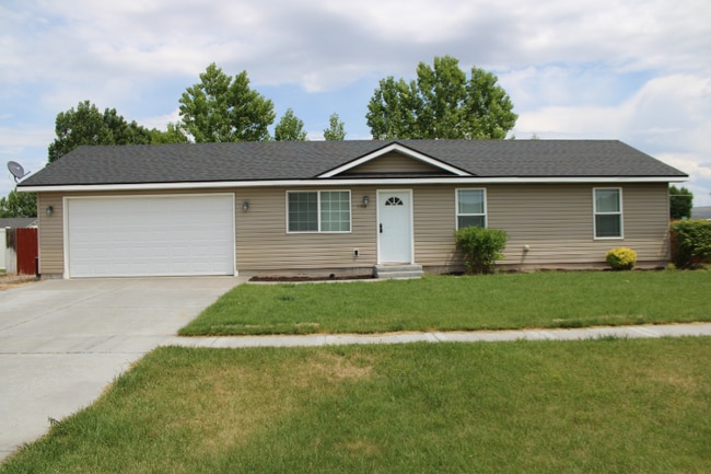 1106 Richland Dr in Idaho Falls, ID - Building Photo - Building Photo