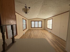 145 Terri Dr in Dearborn Heights, MI - Building Photo - Building Photo