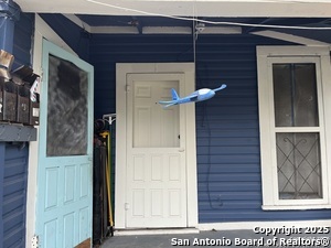213 Cadwallader St in San Antonio, TX - Building Photo