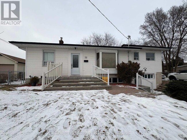 32 Warnsworth St in Toronto, ON - Building Photo - Building Photo