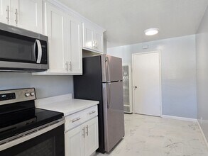 446 S Bernardo Ave, Unit 3 in Sunnyvale, CA - Building Photo - Building Photo