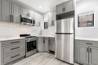 7740 N Eastlake Ter, Unit 2 in Chicago, IL - Foto de edificio - Building Photo