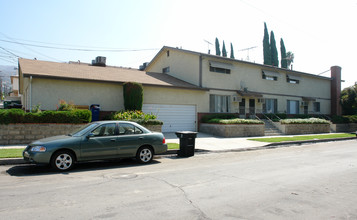 701 E Tujunga Ave in Burbank, CA - Building Photo - Building Photo