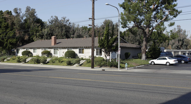 Mauna Loa Lambert Apartments in Brea, CA - Foto de edificio - Building Photo