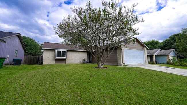 5718 Champions Hill Dr in San Antonio, TX - Building Photo - Building Photo