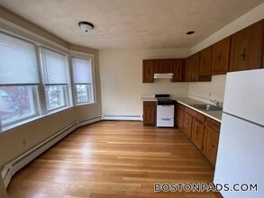 44 Estes St, Unit 8 in Lynn, MA - Foto de edificio - Building Photo