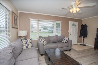 1001 57th Ave N in St. Petersburg, FL - Foto de edificio - Building Photo