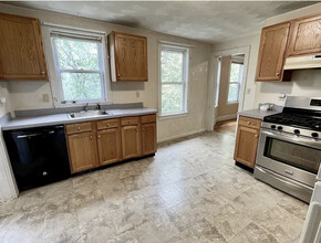 296 Highland Ave, Unit 3 in Somerville, MA - Building Photo - Building Photo
