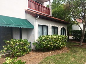 St Thomas Square in Panama City, FL - Foto de edificio - Building Photo