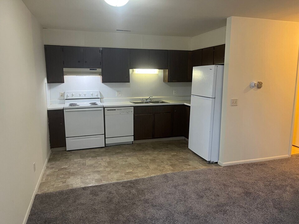 1830-1855 Squire Dr-Unit -1850 Apt 1 in Saginaw, MI - Building Photo
