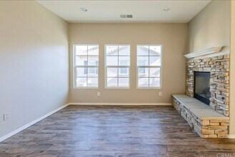 36317 Antoinette Ln, Unit 36317 Antoinette Ln in Winchester, CA - Foto de edificio - Building Photo