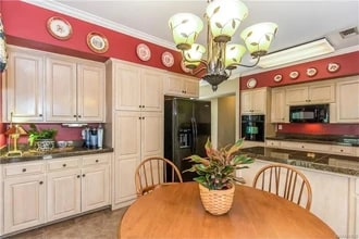 2255 Vaughn Ln in Montgomery, AL - Building Photo - Building Photo