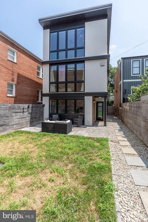 103 17th St SE in Washington, DC - Foto de edificio