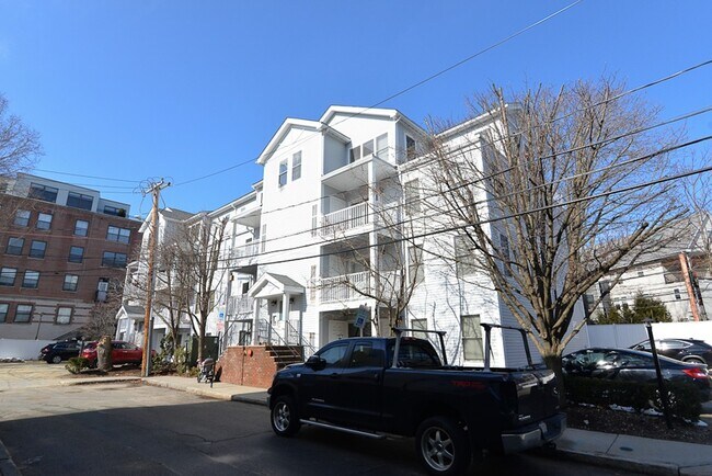23 Cameron St, Unit 2 in Brookline, MA - Building Photo - Building Photo