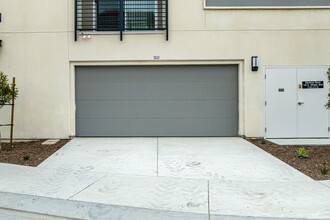 River Gate Townhomes in Montebello, CA - Foto de edificio - Building Photo