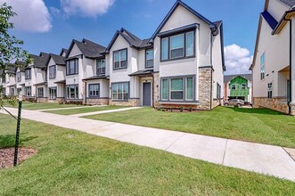 329 Mule Deer Mews in Little Elm, TX - Building Photo - Building Photo