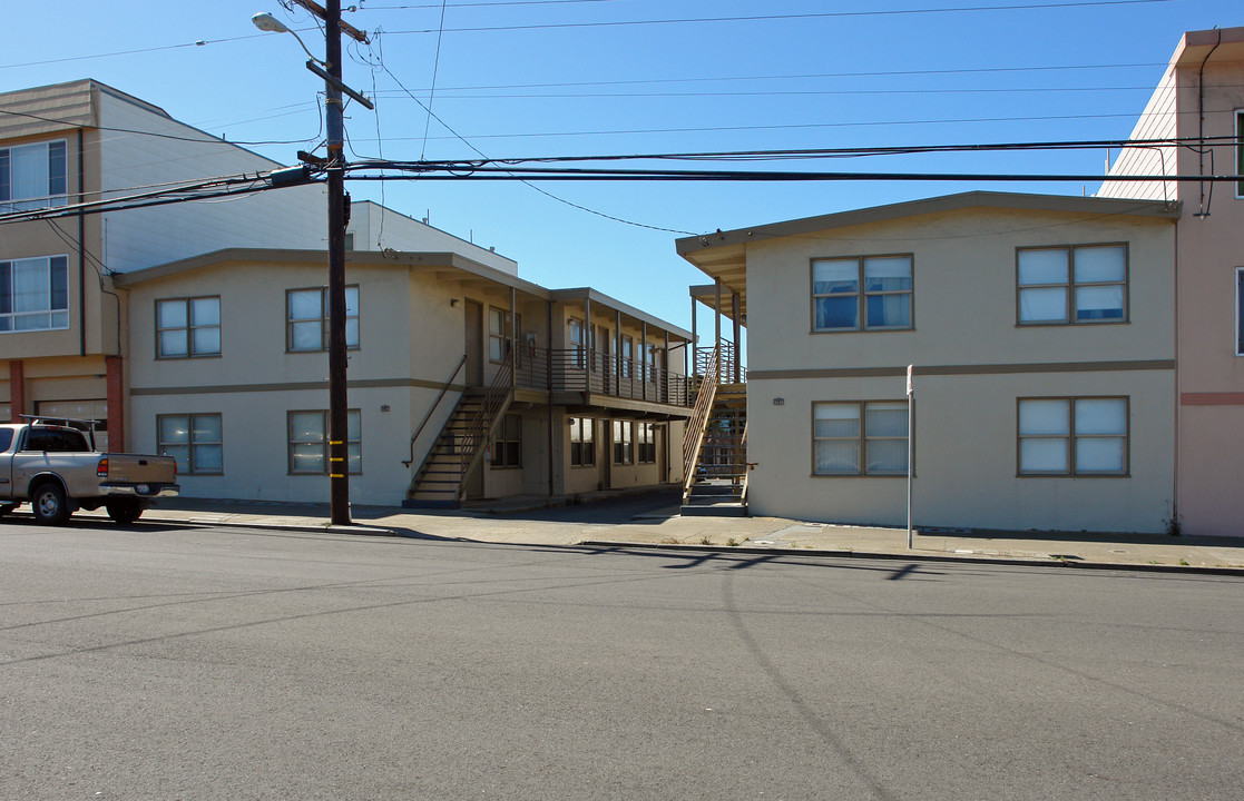 3235-3245 Vicente St in San Francisco, CA - Building Photo