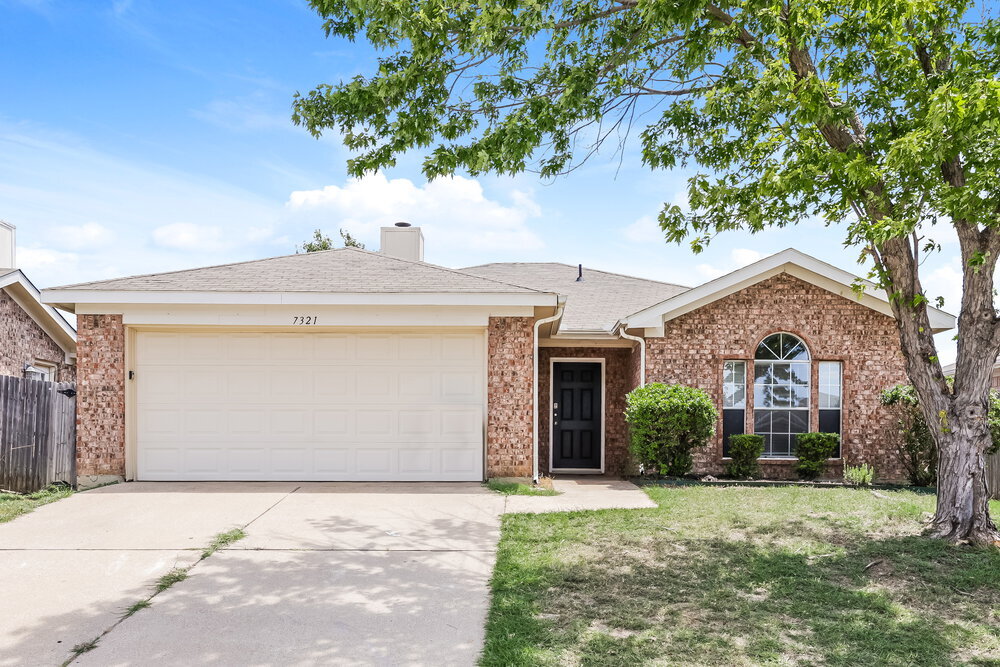 7321 Ashbourne Way in Fort Worth, TX - Building Photo