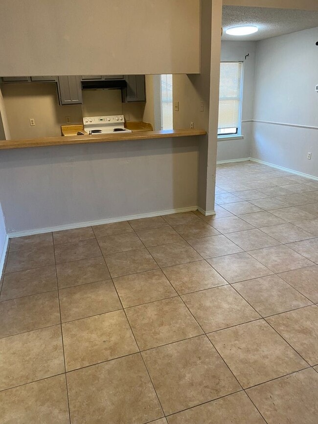 714 Woodland Ct in Kennedale, TX - Foto de edificio - Building Photo