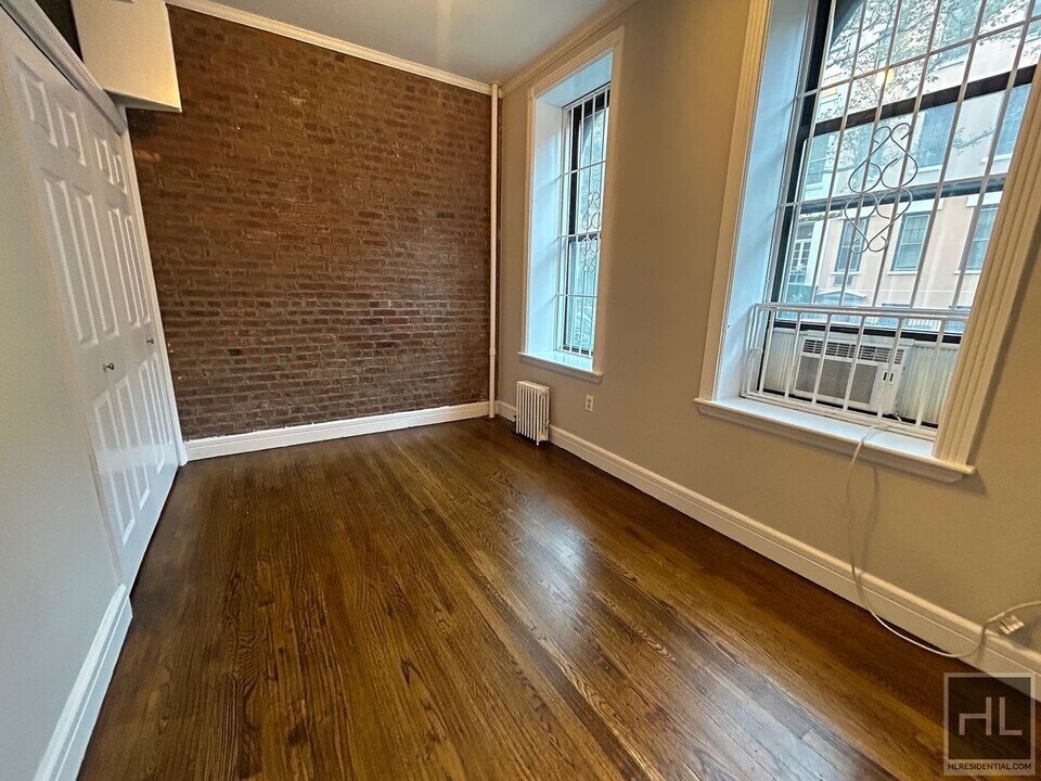 East 18th Street, Unit A2 in New York, NY - Foto de edificio