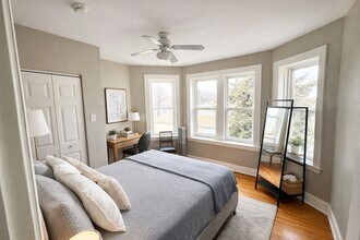 2419 N Oak Park Ave in Chicago, IL - Foto de edificio - Building Photo