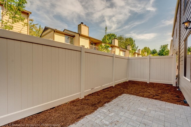 St. Johns Townhomes in Vancouver, WA - Building Photo - Building Photo