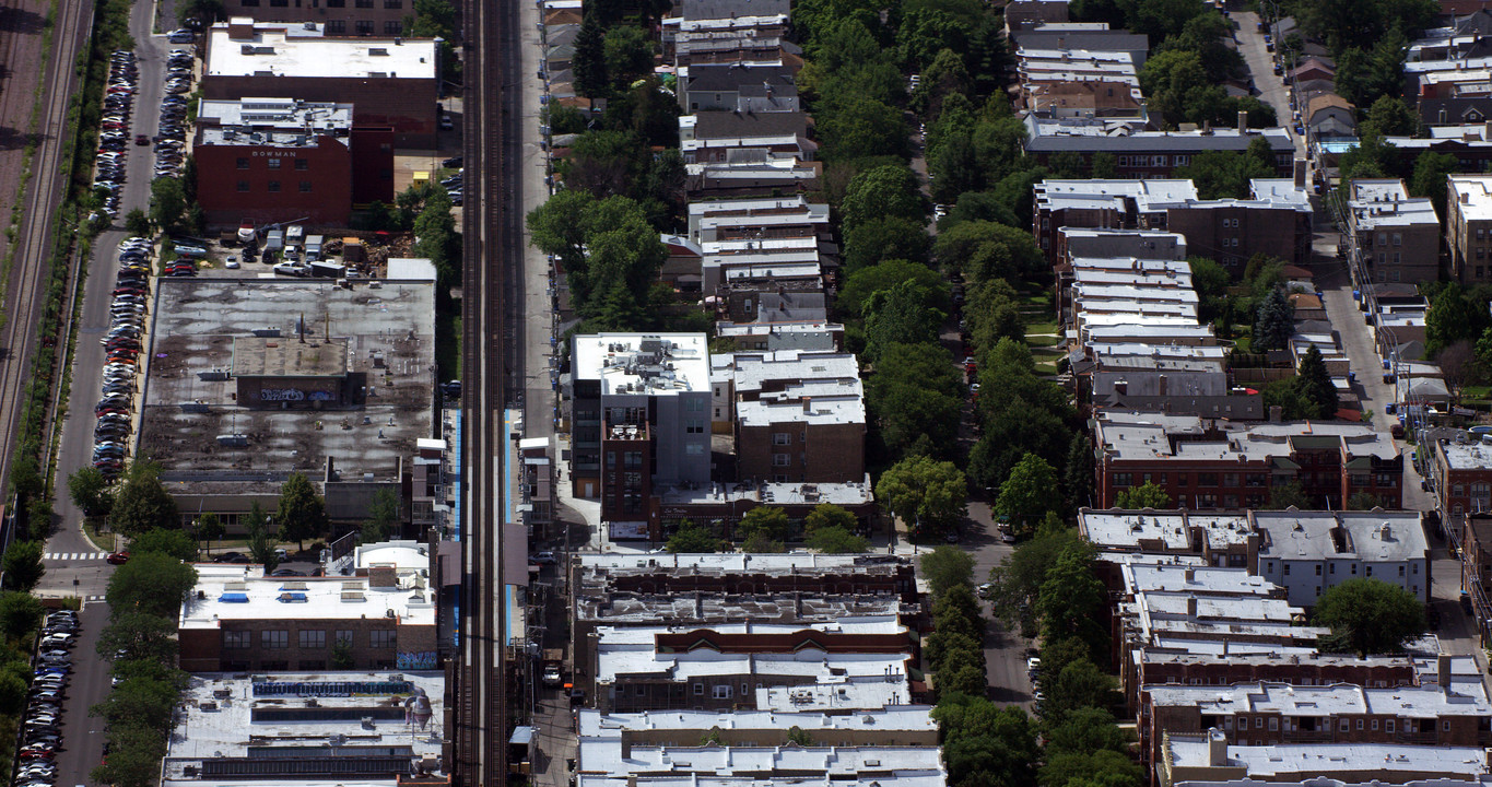 1819 W Montrose Ave in Chicago, IL - Building Photo