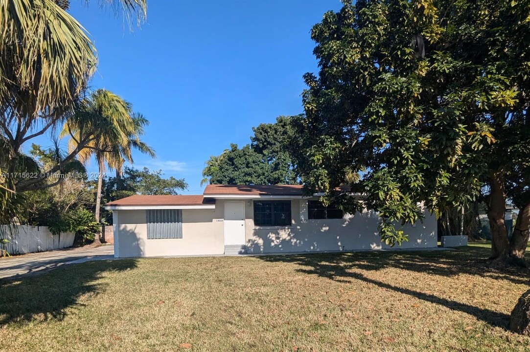 14525 SW 272nd St in Homestead, FL - Building Photo