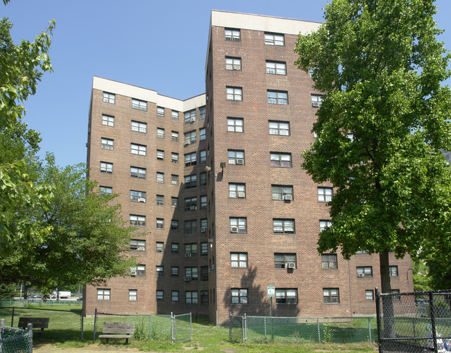 11 Fisher Ave in White Plains, NY - Building Photo - Building Photo