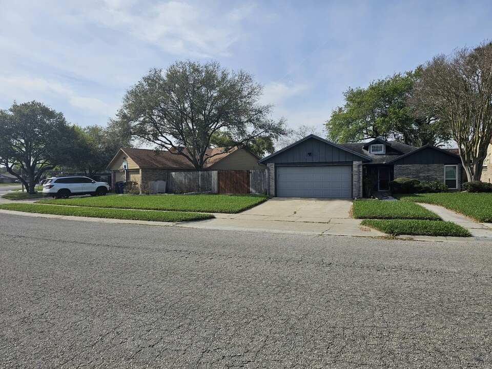 3125 Dunbarton Oak St in Corpus Christi, TX - Building Photo