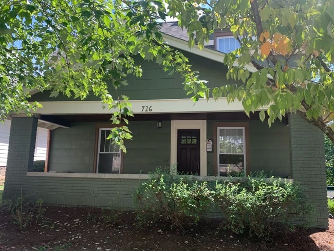 property at 726 E Hunter Ave