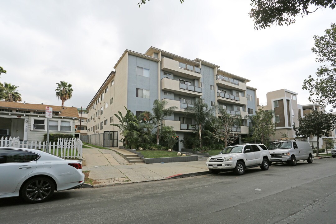 Fuller Apartments in Los Angeles, CA - Building Photo