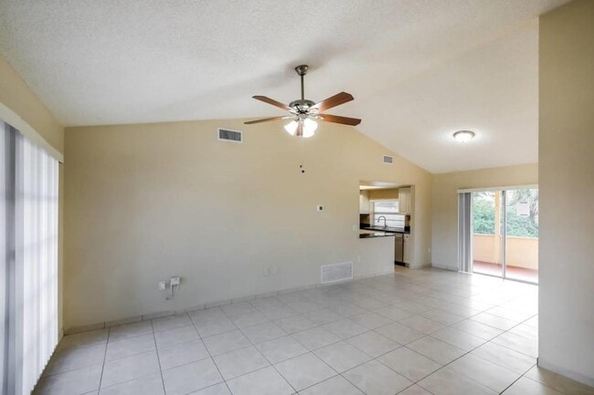 350 NW 99th Way in Pembroke Pines, FL - Building Photo - Building Photo