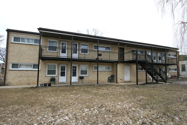 1102 W Hawthorne St in Arlington Heights, IL - Foto de edificio - Building Photo