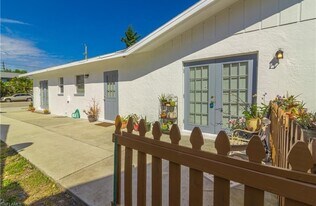 1358 Highlands Dr, Unit B2 in Naples, FL - Building Photo