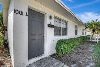 1001 S L St in Lake Worth, FL - Foto de edificio - Building Photo