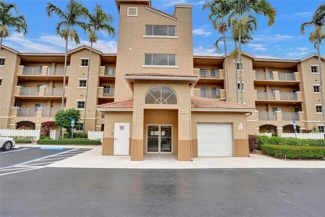 12547 Imperial Isle Dr, Unit 206 in Boynton Beach, FL - Building Photo - Building Photo