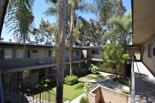 13849 Chase St in Los Angeles, CA - Building Photo - Building Photo
