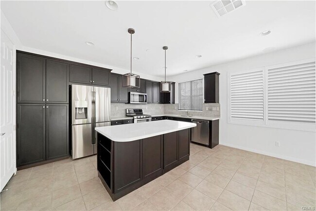 115 Bright Poppy in Irvine, CA - Building Photo - Building Photo