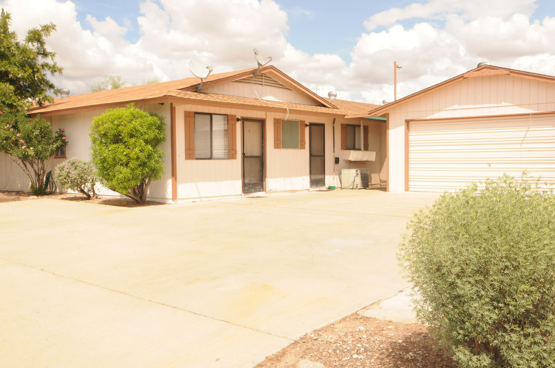 427 E Friar Ave in Apache Junction, AZ - Building Photo