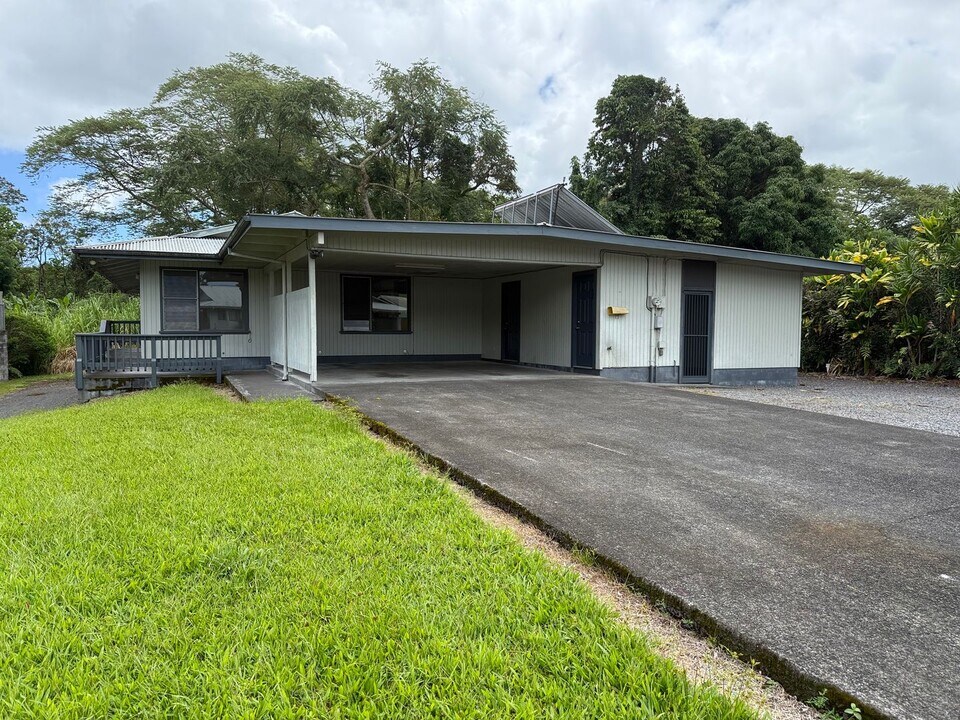 988 Komomala Dr in Hilo, HI - Foto de edificio